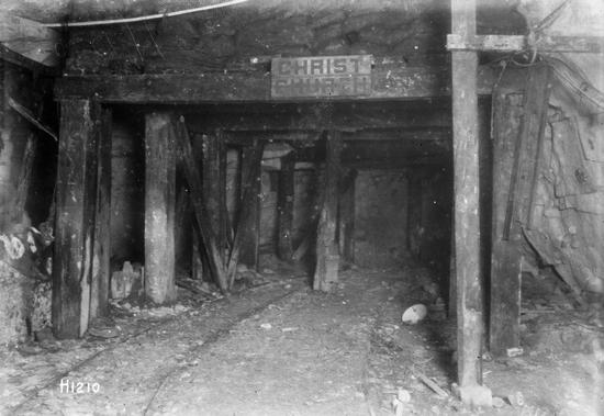 A tak prezentował się w grudniu 1917 r. jeden z tuneli podziemnego miasta pod Arras.