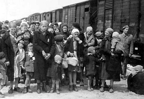 Czy tragedii węgierskich Żydów zesłanych do Auschwitz można było zapobiec? Czy niemiecki zbrodniarz dotrzymałby danego słowa?