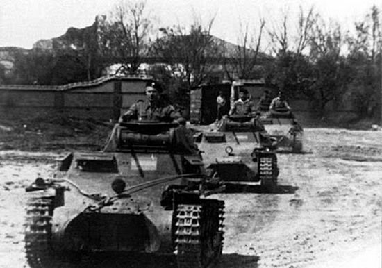 Panzergruppe „Drohne” przemierza hiszpańskie bezdroża.