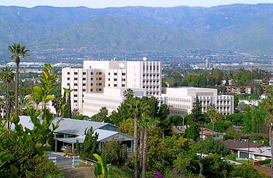 Loma Linda University Medical Center. To właśnie w tym szpitalu dr Leonard L. Bailey przeprowadził operację małej Stephanie (źródło: wikimedia commons, domena publiczna).