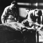 Elektrowstrząsy. Najlepsze lekarstwo na wszystko! Niestety na oddziałach psychiatrycznych szpitali Wehrmachtu nie robiono za wielu zdjęć... Zamiast tego obrazowy kadr z filmu "Shock Corridor" (1963).