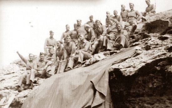 Żołnierze Samodzielnej Brygady Strzelców Karpackich (wszystkie fotografie pochodzą z albumu: Z. Wawer, Tobruk 1941, Bellona 2011). Żołnierze Samodzielnej Brygady Strzelców Karpackich (wszystkie fotografie pochodzą z albumu: Z. Wawer, Tobruk 1941, Bellona 2011).