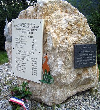 Pomnik upamiętniający poległych powstańców z Wolnej Republiki Vercors (fot. Marc ROUSSEL; lic. CC ASA 3.0).
