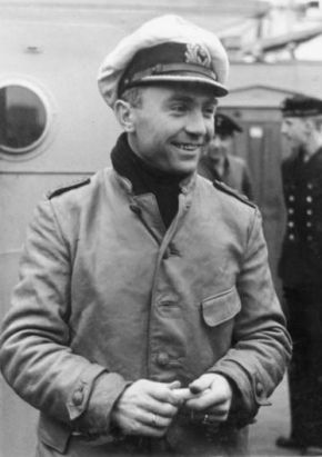 Kiedy kapitan Prien dowiedział się, że właśnie zabił kilkuset Niemców, z jego twarzy musiał spełznąć ten radosny uśmiech. 