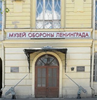 Czy muzeum obrony Leningradu wspomina o grasujących w mieście kanibalach?