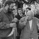Nikita Chruszczow w najlepsze zabawia się z Fidelem Castro. Rok 1963. Rok później był już emerytem... Nikita Chruszczow w najlepsze zabawia się z Fidelem Castro. Rok 1963. Rok później był już emerytem...