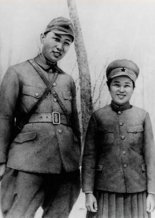 "Ślubna fotografia" Kim Ir Sena i Kim Dzong Suk.