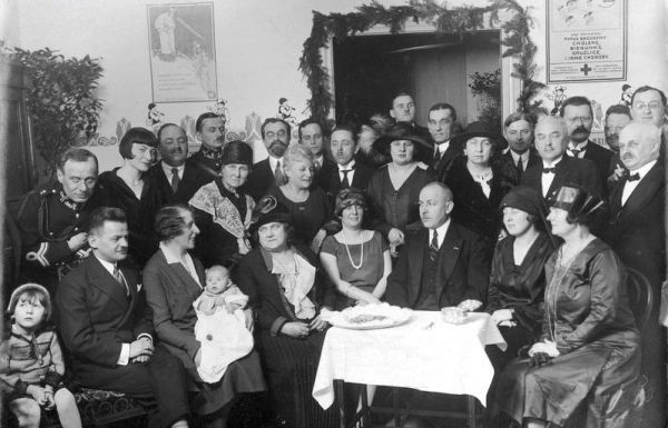 Otwarcie przychodni Towarzystwa "Kropla mleka" w Łodzi. Dzięki pojawieniu się takich przybytków młode matki miały coraz więcej możliwości.