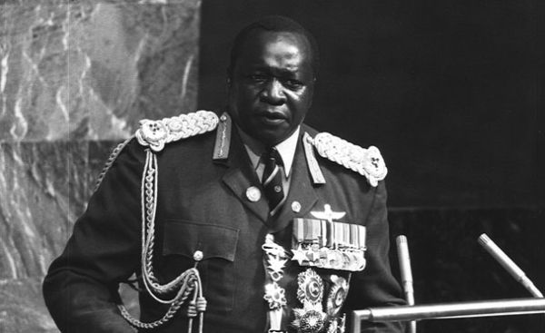Idi Amin przemawia od Zgromadzenia Ogólnego ONZ w Nowym Jorku. Jest rok 1975. Przy władzy utrzyma się jeszcze przez cztery lata.