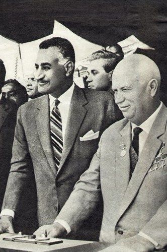 Gamal Abdel Naser (po lewej) i radziecki przywódca Nikita Chruszczow. Egipt 1964.