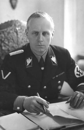 Niemiecki minister spraw zagranicznych Joachim von Ribbentrop również często bywał w przybytku Kitty Schmidt (źródło: Bundesarchiv; lic. CC-BY-SA).