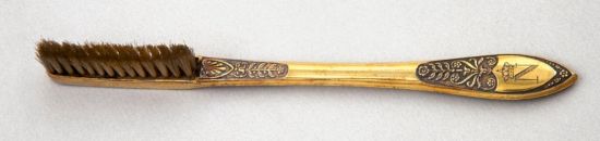 Podobno takiej właśnie, ekskluzywnej szczoteczki do zębów z końskim włosiem używał Napoleon Bonaparte (Science Museum in London, lic. CC ASA 2,0).