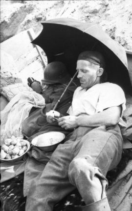 Wróg także musiał jeść. Niemiecki żołnierz w Powstańczej Warszawie.