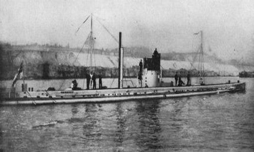 U-9 - okręt kapitana Otto Weddigena gotowy do kolejnego rejsu bojowego. Może i tym razem uda się posłać na dno jakiś wraży statek, a może i okręt wojenny?
