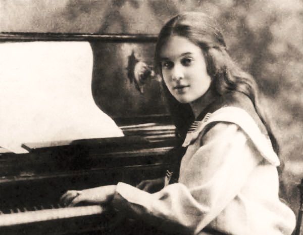 Młodziutka Lubow miała zostać pianistką, zamiast tego została... pożeraczką męskich serc.
