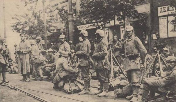 Wojska niemieckie wkraczające do Warszawy 5 sierpnia 1915 roku spodziewały się gorącego przyjęcia. Niedoczekanie!