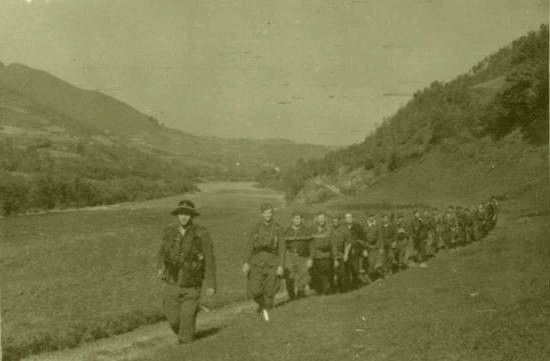 Członkowie oddziału partyzanckiego "Wilk" latem 1944 r. w trakcie przemarszu na Słowację. To właśnie oni dali Łupnia niemieckim żandarmom z Kamienicy.
