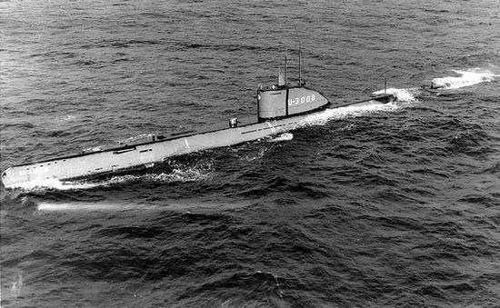 Niemcy wiązali wielkie nadzieje z nowymi okrętami podwodnymi. Szczególnie oceaniczny typ XXI miał zmienić losy wojny na Atlantyku. Na zdjęciu okręt właśnie tego typu.