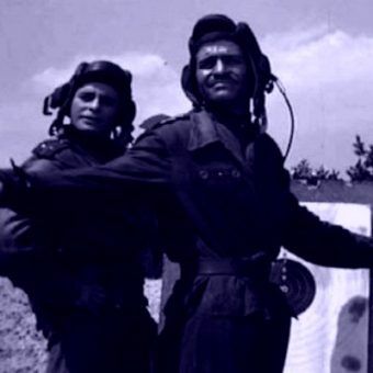 Serialowi Olgierd i Grigorij. Jak to się stało, że w "polskiej" załodze Rudego było aż dwóch obywateli ZSRR? Na zdjęciu scena kultowego z serialu "Czterej pancerni i pies".